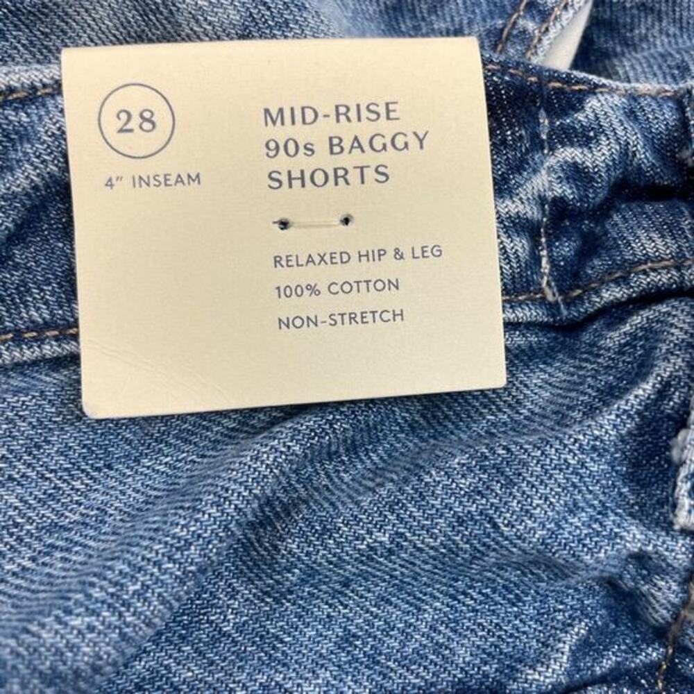 Universal Thread Women's Mid Rise 90's Baggy Denim Shorts Medium Wash Size 28‎ - Picture 4 of 6